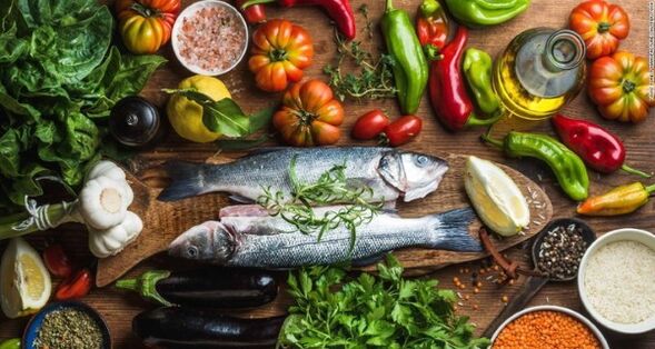 Fish and vegetables are staples of the Mediterranean diet for weight loss. 